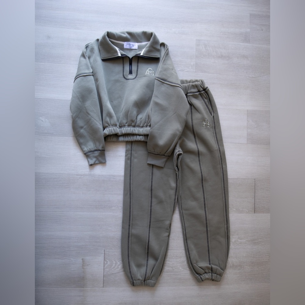 Olive Green Half-Zip Cropped Sweatshirt